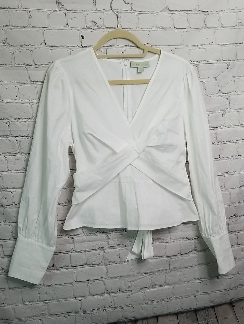 Ryegrass White Twist Front V Neck Peplum Blouse Large